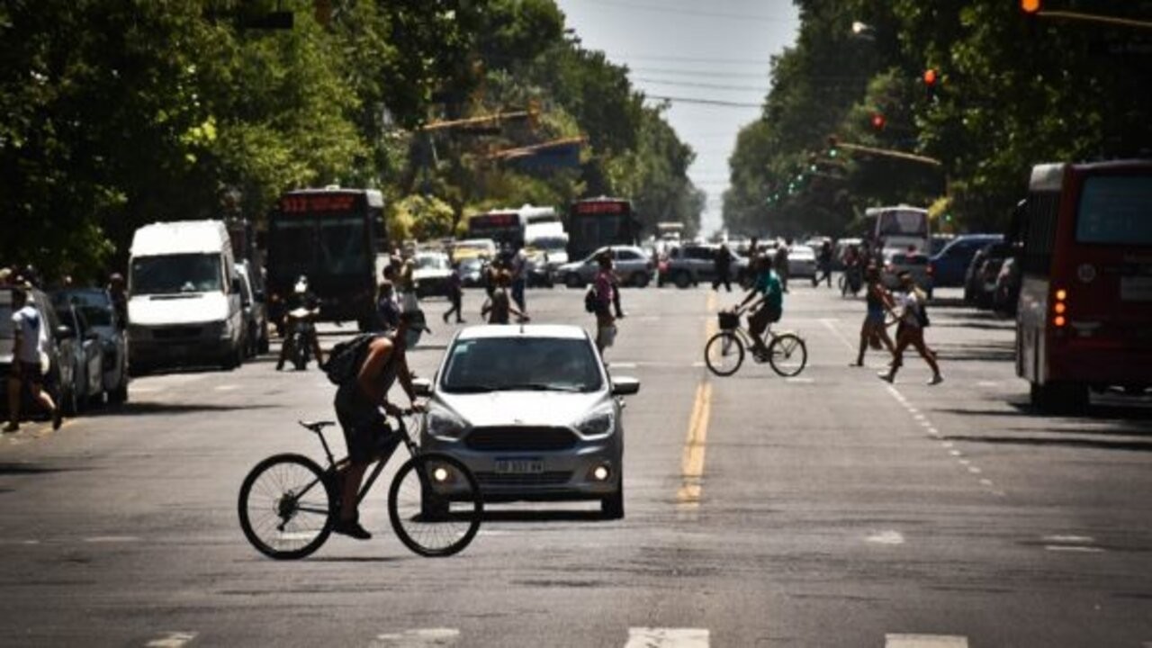 Los siniestros viales en Mar del Plata bajaron un 12% 1 VERANO-AVENIDA-CORONAVIRUS-TEMPORADA-CALLE-PEATONES-TRANSITO-BICICLETA--278599_600x315_1.jpg