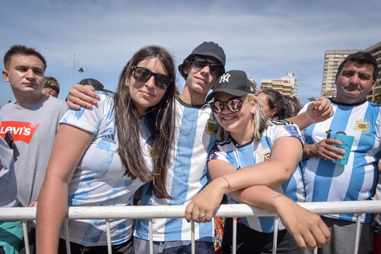 "Dibu" Martínez en Mar del Plata: ya son miles los marplatenses que esperan al arquero campeón 1 WhatsApp_Image_2022-12-22_at_15.59.57_1.jpeg