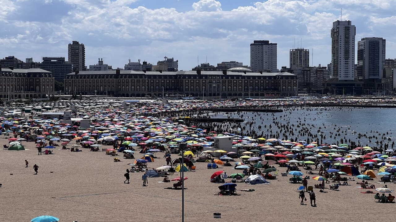 Mar del Plata recibió a más de 270 mil turistas en Carnaval y fue uno de los destinos favoritos 1 calor mardel playa full 3