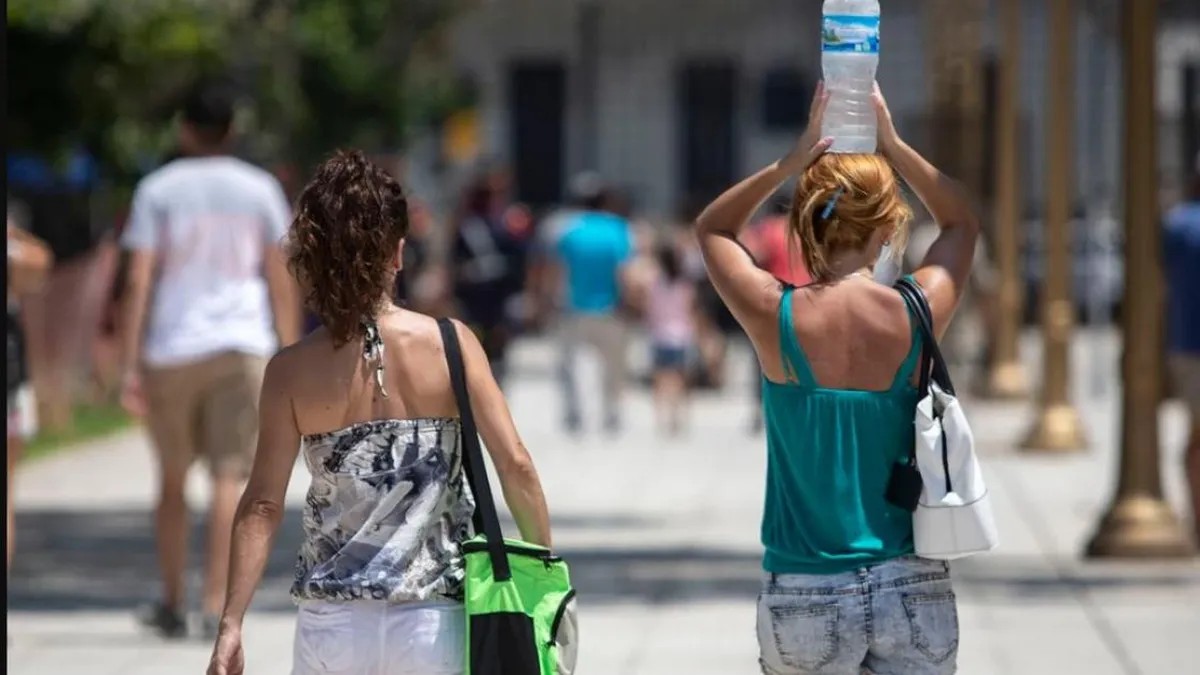 6 Consejos para cuidar la piel del sol y evitar ardor y quemaduras este verano 1 calor_copy_copy.jpg