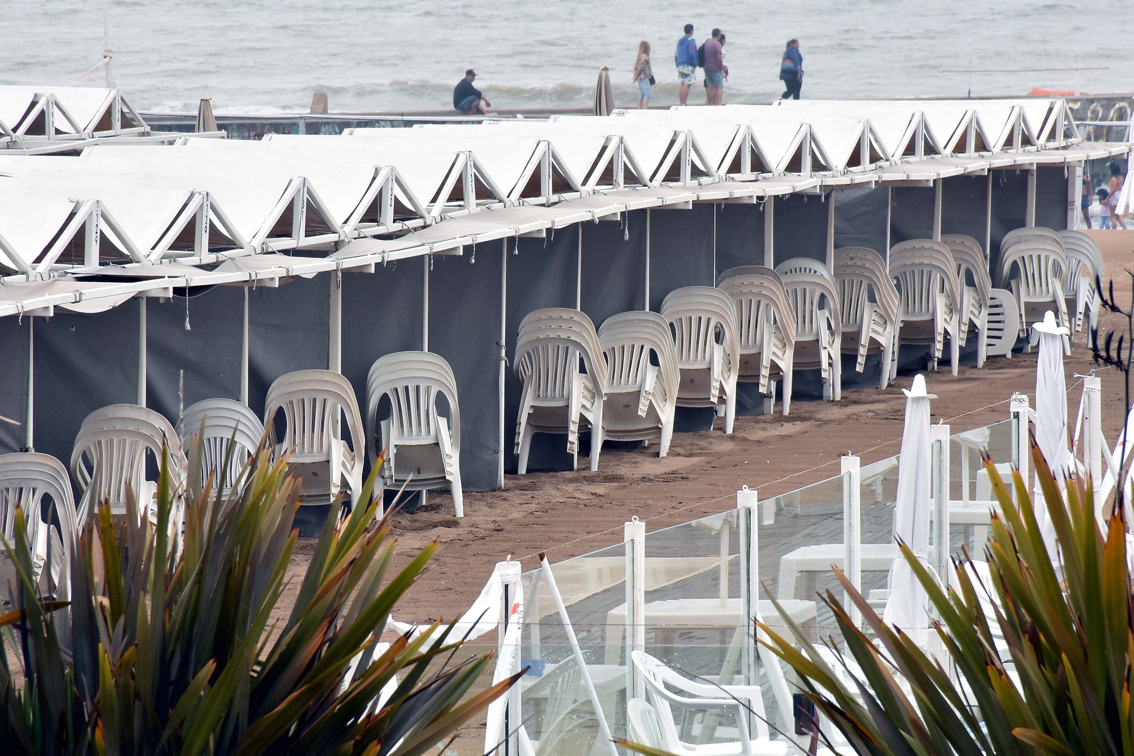 Mar del Plata: Pronóstico del tiempo para el sábado 1 carpas-playa-grande-mardel.jpg
