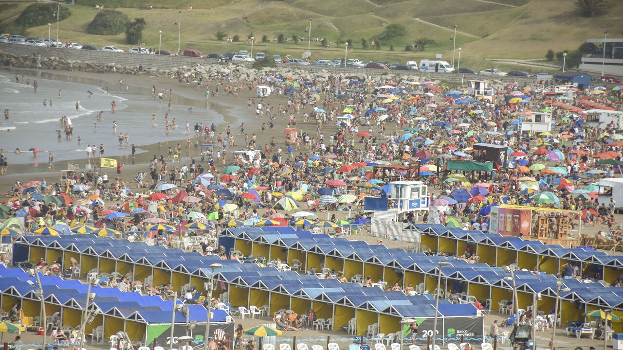 Mar del Plata recibió a más de 270 mil turistas en Carnaval y fue uno de los destinos favoritos 2 carpas plena capacidad mar del plata 1