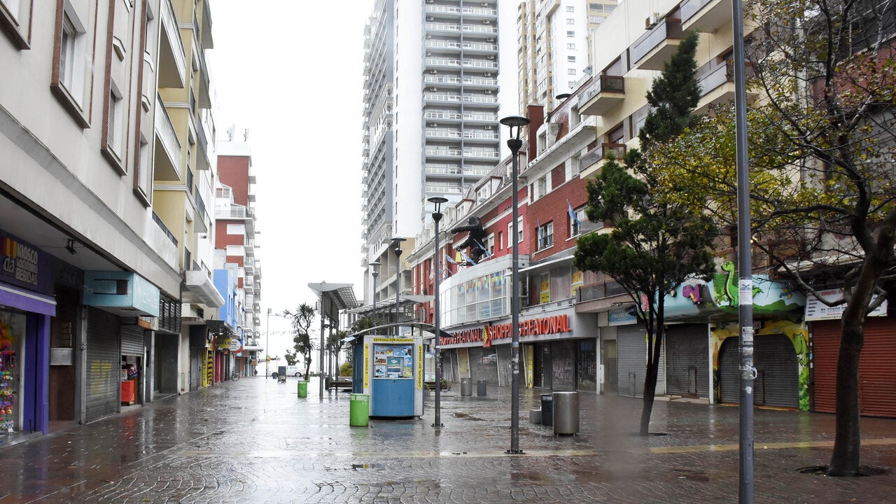 El clima en Mar del Plata: cómo estará este miércoles 1 centro-peatonal-dia-lluvioso_1_copy_copy.jpg