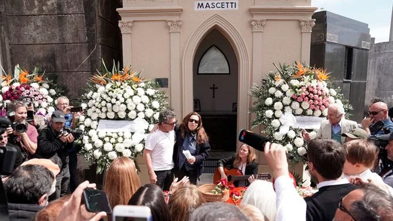 El último adiós a César Mascetti y la emotiva carta que leyó Sandra Mihanovich 1 cesar-mascetti-funeral.jpg