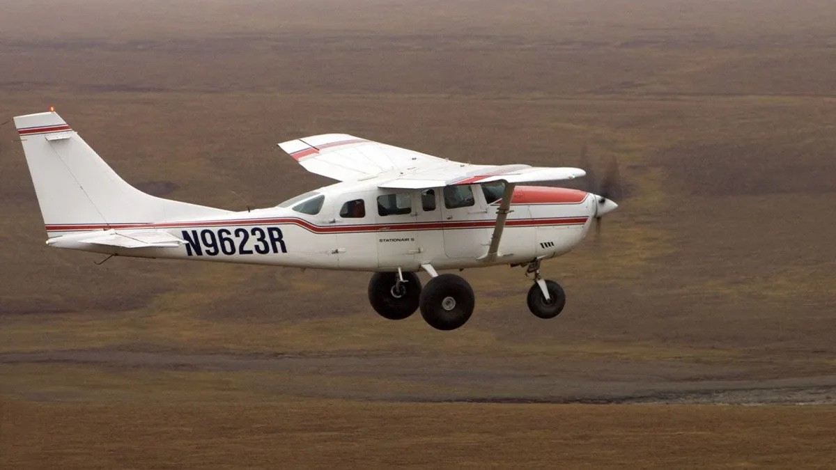 Chaco: Cinco personas robaron un avión, se estrellaron luego de despegar y murieron 2 cessna-206-2pjpg1.jpg