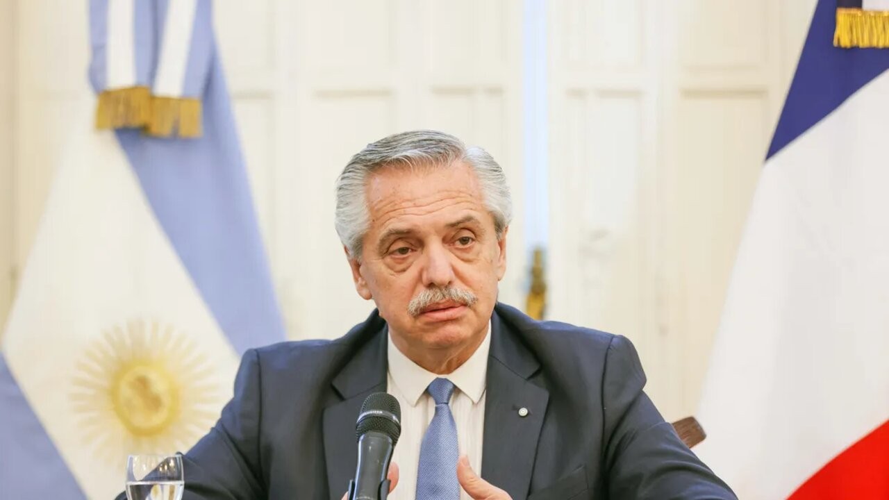 Alberto Fernández se someterá hoy a una endoscopía tras la gastritis erosiva 1 comunicado-la-salud-alberto-fernandez.jpg