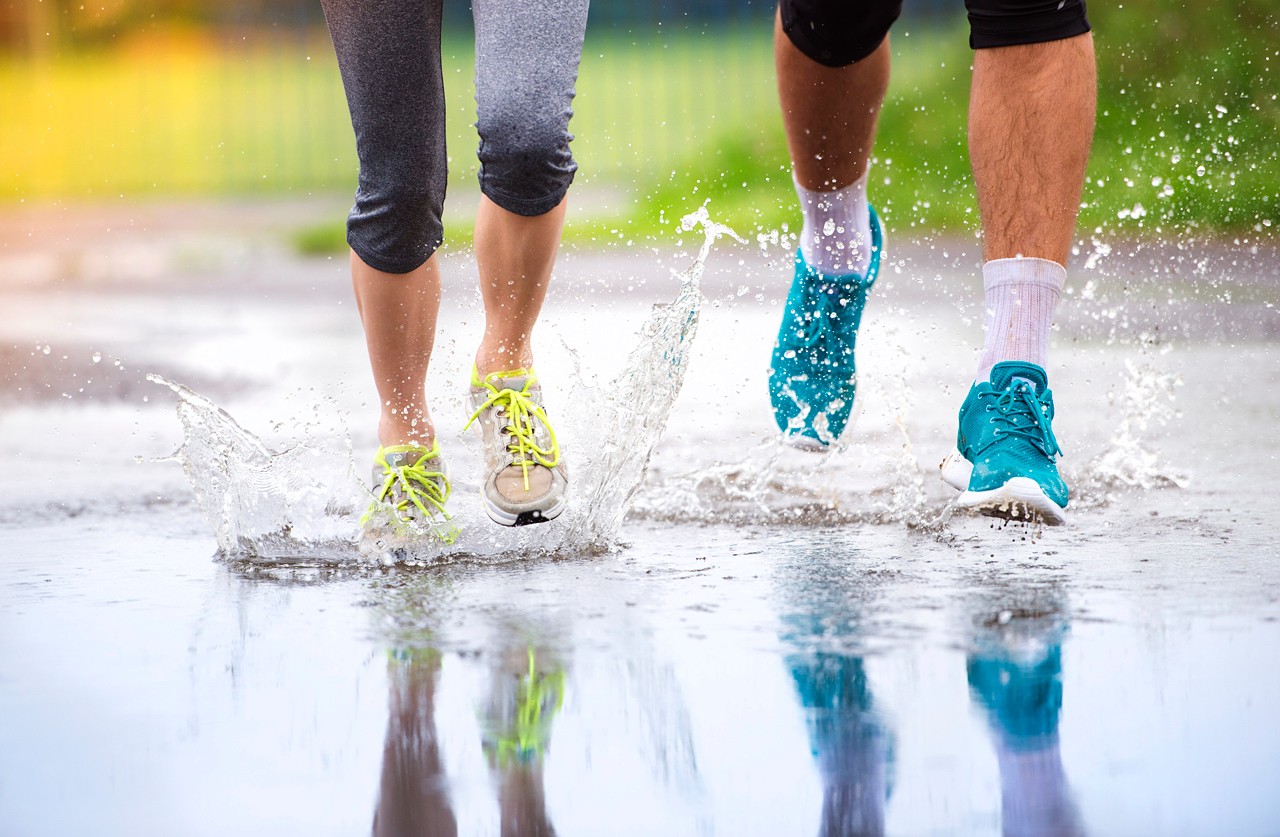 Salud y bienestar: ¿qué precauciones hay que tener a la hora de salir a correr cuando llueve? 2 correr_bajo_la_lluvia.jpg