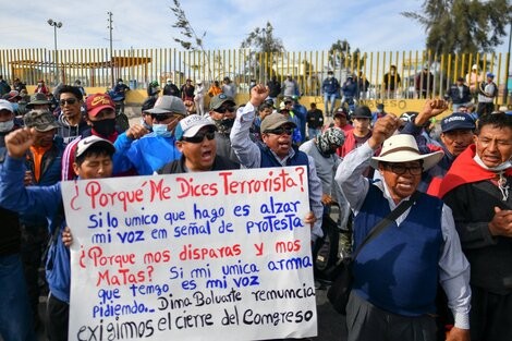 Crisis política en Perú: decretan toque de queda de tres días en Puno tras las muertes por las protestas 1 crisis-peru.jpg