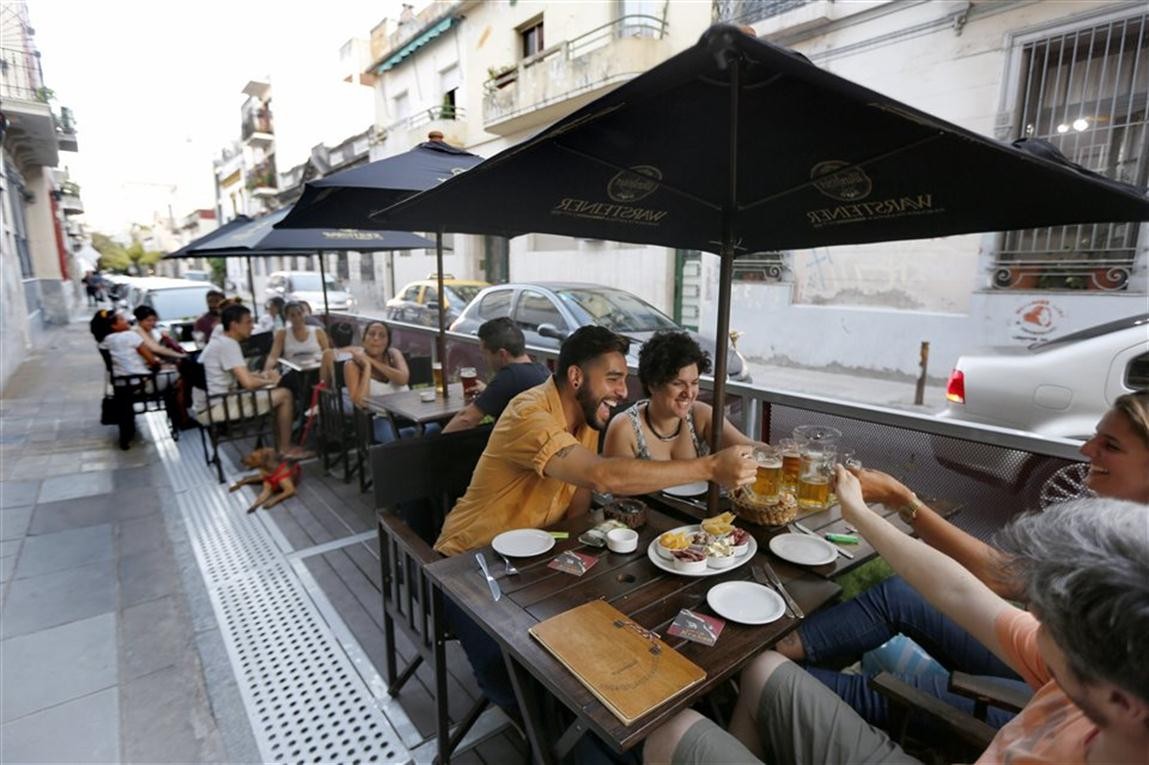 El concejo deliberante aprobó el proyecto de regulación de decks gastronómicos en Mar del Plata 1 decks.jpg