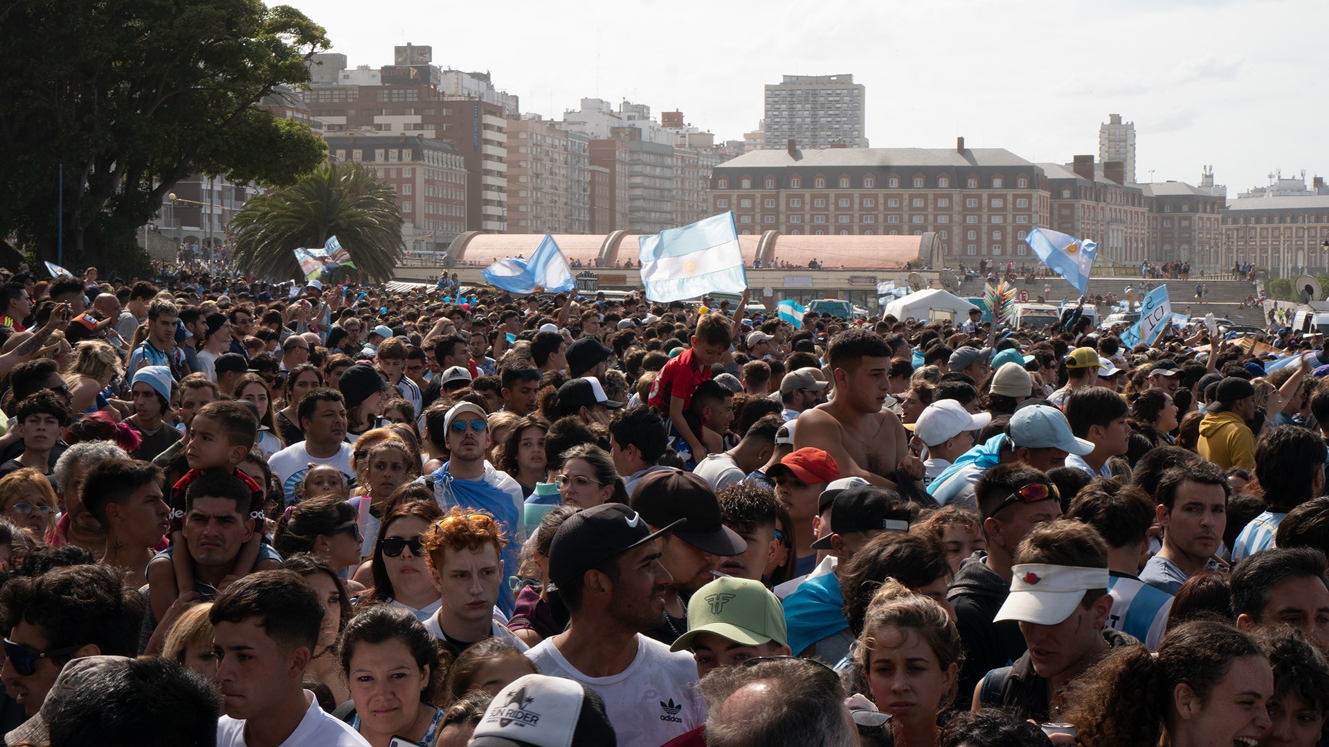 dibu_martinez_mar_del_plata_02.jpg