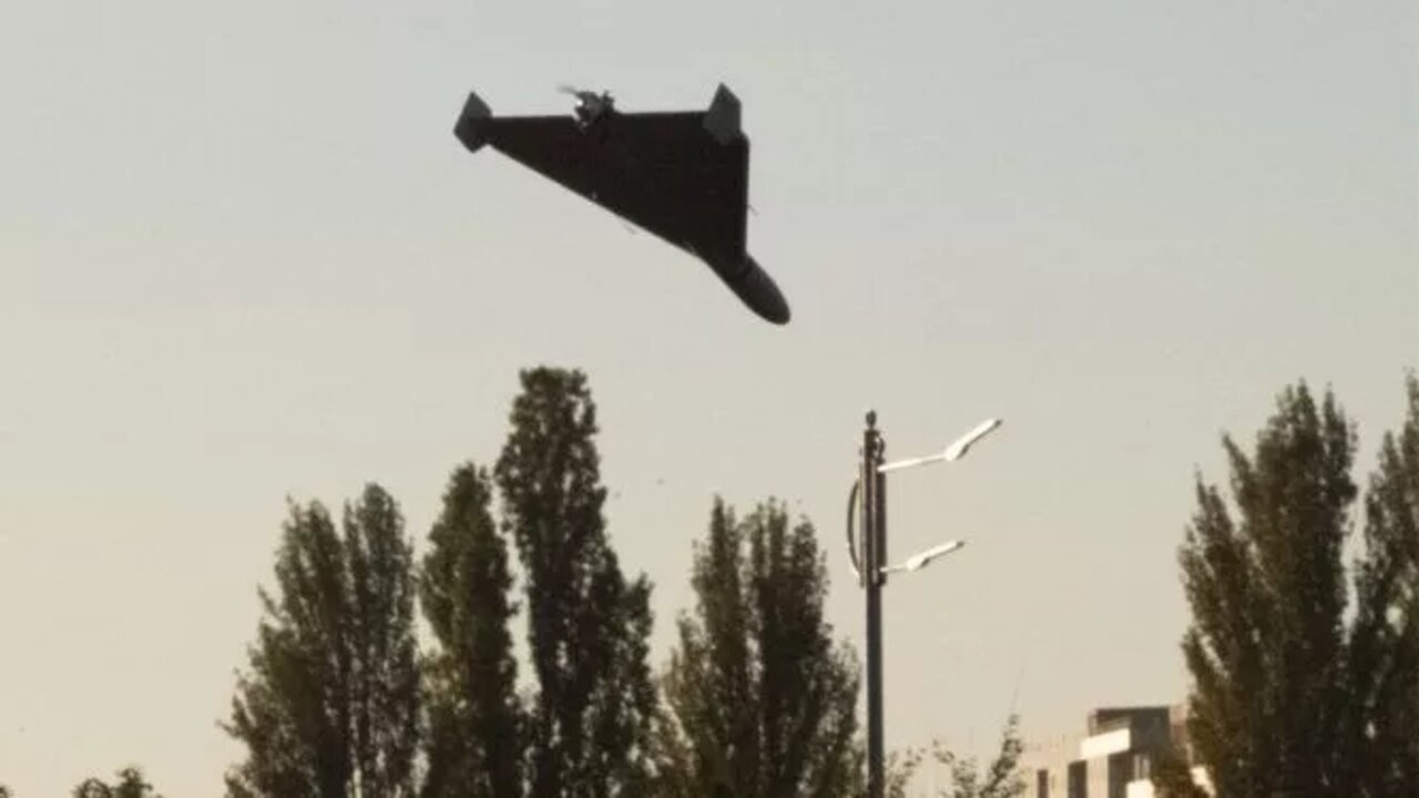 Irán pagará con más sanciones europeas por facilitar drones a Rusia 1 dron-kamikaze-iran-kiev-665x374-1-665x374.jpg