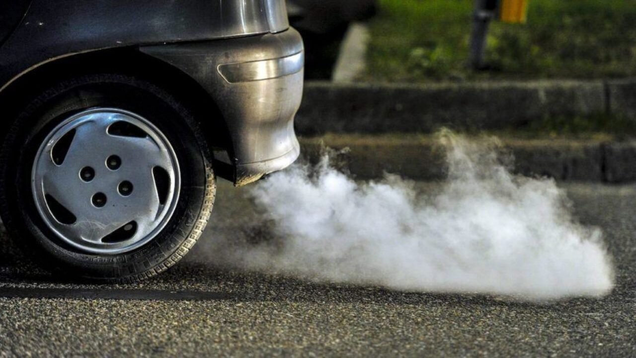 La Comisión Europea endurece la normativa para los vehículos de combustión 1 emisiones-coches-combustion-1280x720_1.jpg