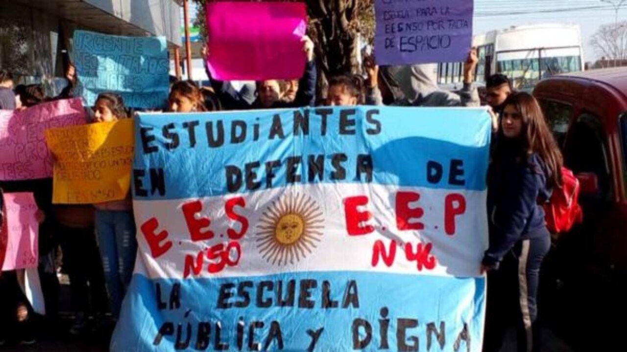 escuela-N50-protesta-2-109765_600x315.jpg