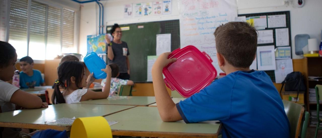Suspenden las clases en varias escuelas de la Provincia de Buenos Aires por la ola de calor 2 escuelas.jpg