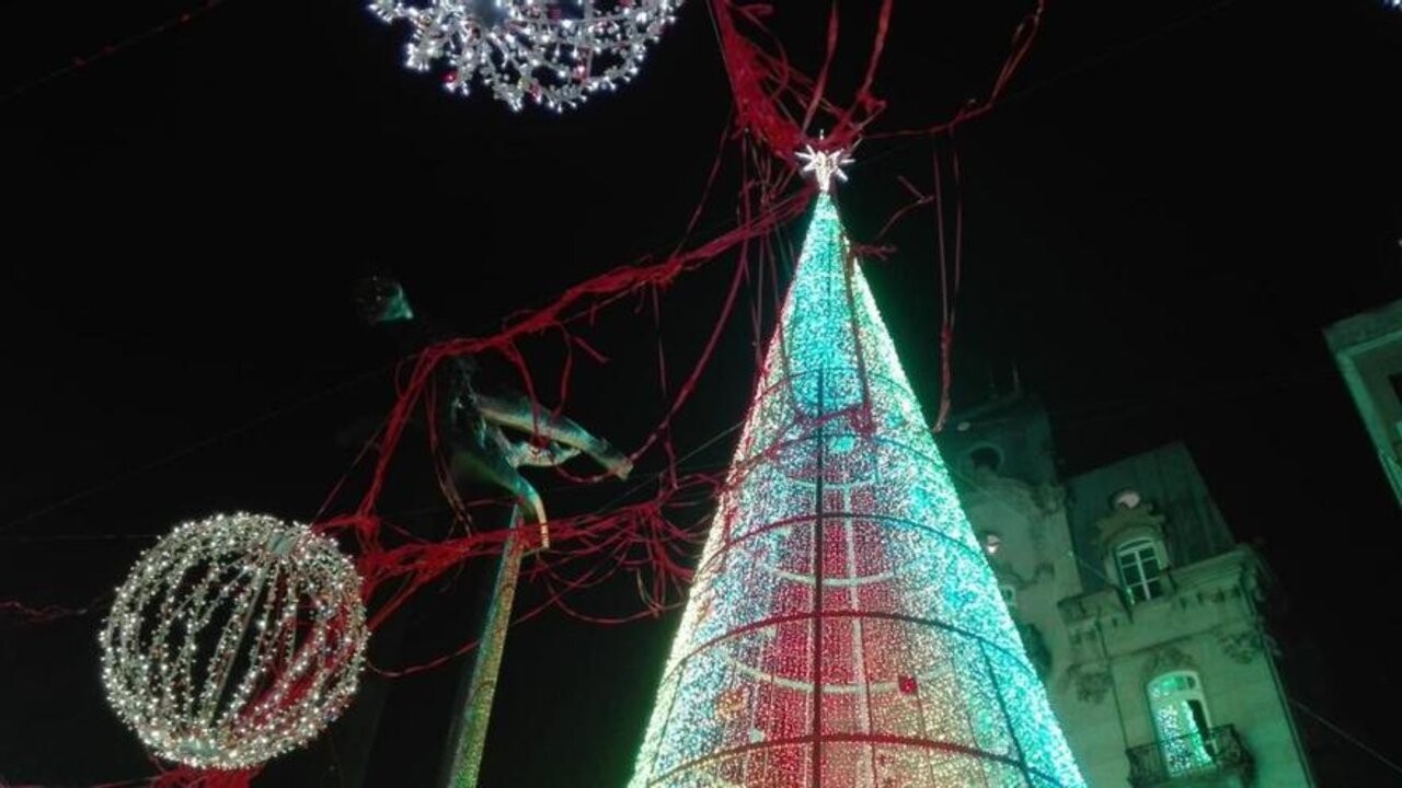España: polémica con el alumbrado navideño en Vigo 1 fa134cfd-5c67-4818-85fa-1b2030457df0_16-9-aspect-ratio_default_0_1.jpg