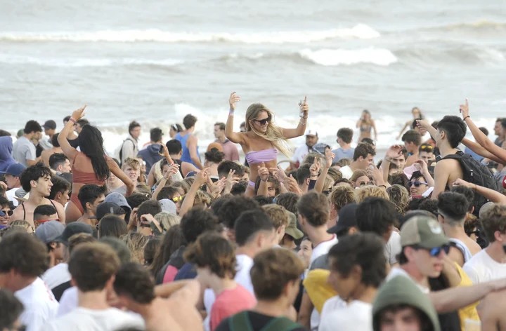 La justicia decidió rechazar la prohibición de las fiestas electrónicas en el sur de Mar del Plata 1 fiesta-after-beach-playa-mar-del-plata.jpg