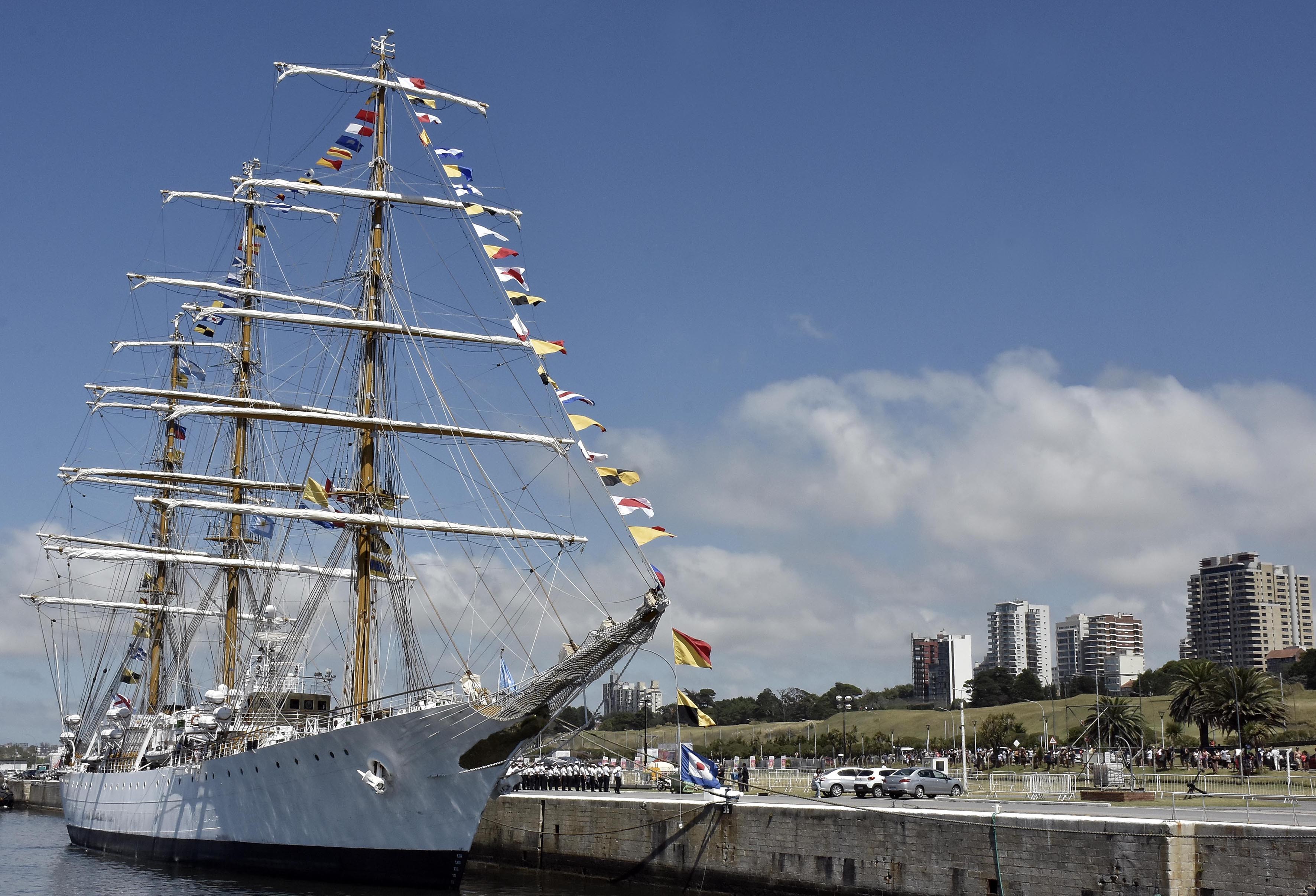 Vuelve La Fragata Libertad a Mar del Plata 1 fragata-libertad-mar-del-plata-base-naval.jpg
