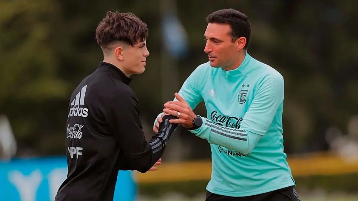 La Selección Argentina se prepara para el segundo amistoso de su gira asiática 1 garnacho_y_scaloni.jpg