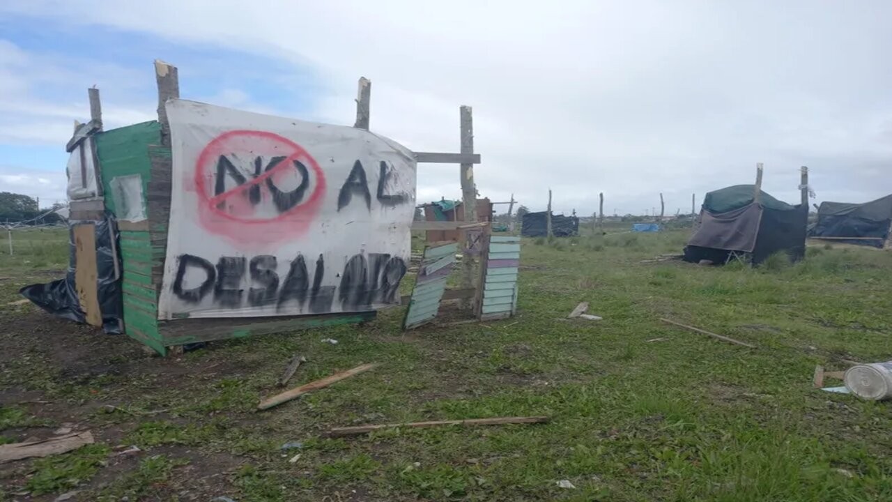 Desalojo de Las Heras: las familias comienzan a abandonar el predio 1 imagepng.jpg