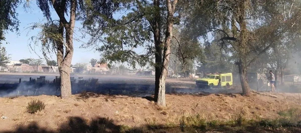 Incendiaron el Colegio Agrotécnico Juan XXIII de La Plata: las autoridades no saben si los chicos podrán volver a las aulas 1 incendio_la_plata.jpg