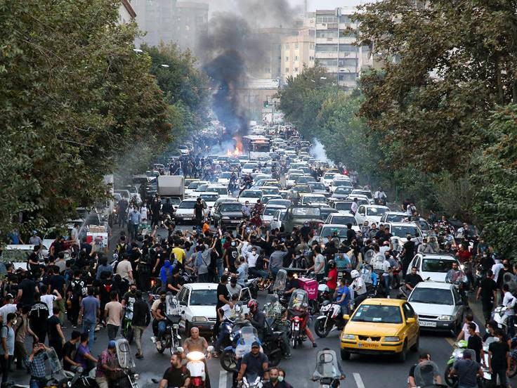 Irán eliminó la Policía de la moral tras las protestas por la muerte de Mahsa Amini 1 iran_protestas.jpeg
