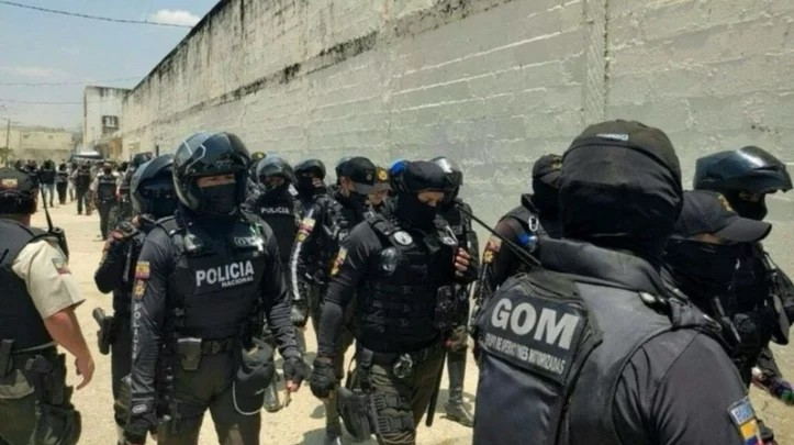 la_policia_ecuador.jpg