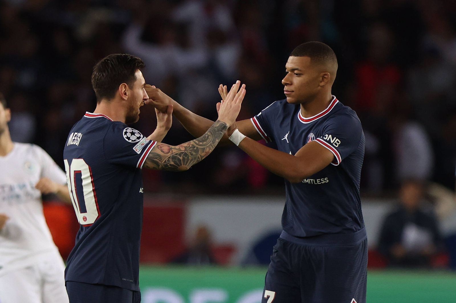 Kylian Mbappé habló sobre Lionel Messi: “no entiendo muy bien por qué tanta gente se sintió tan aliviada de que se fuera” 1 lionel_messi_y_kylian_mbappe.jpg