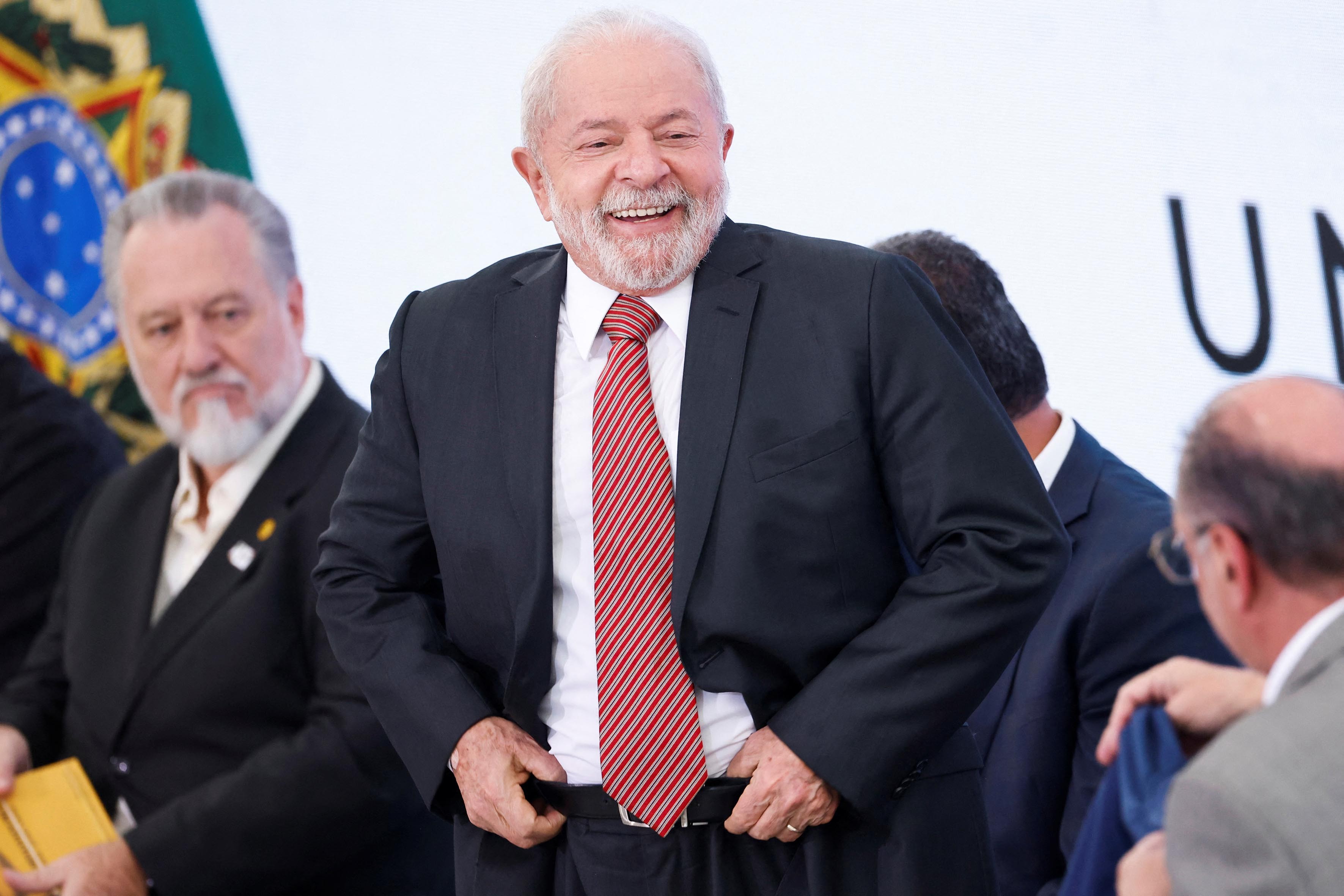 lula-da-silva-parado.jpg