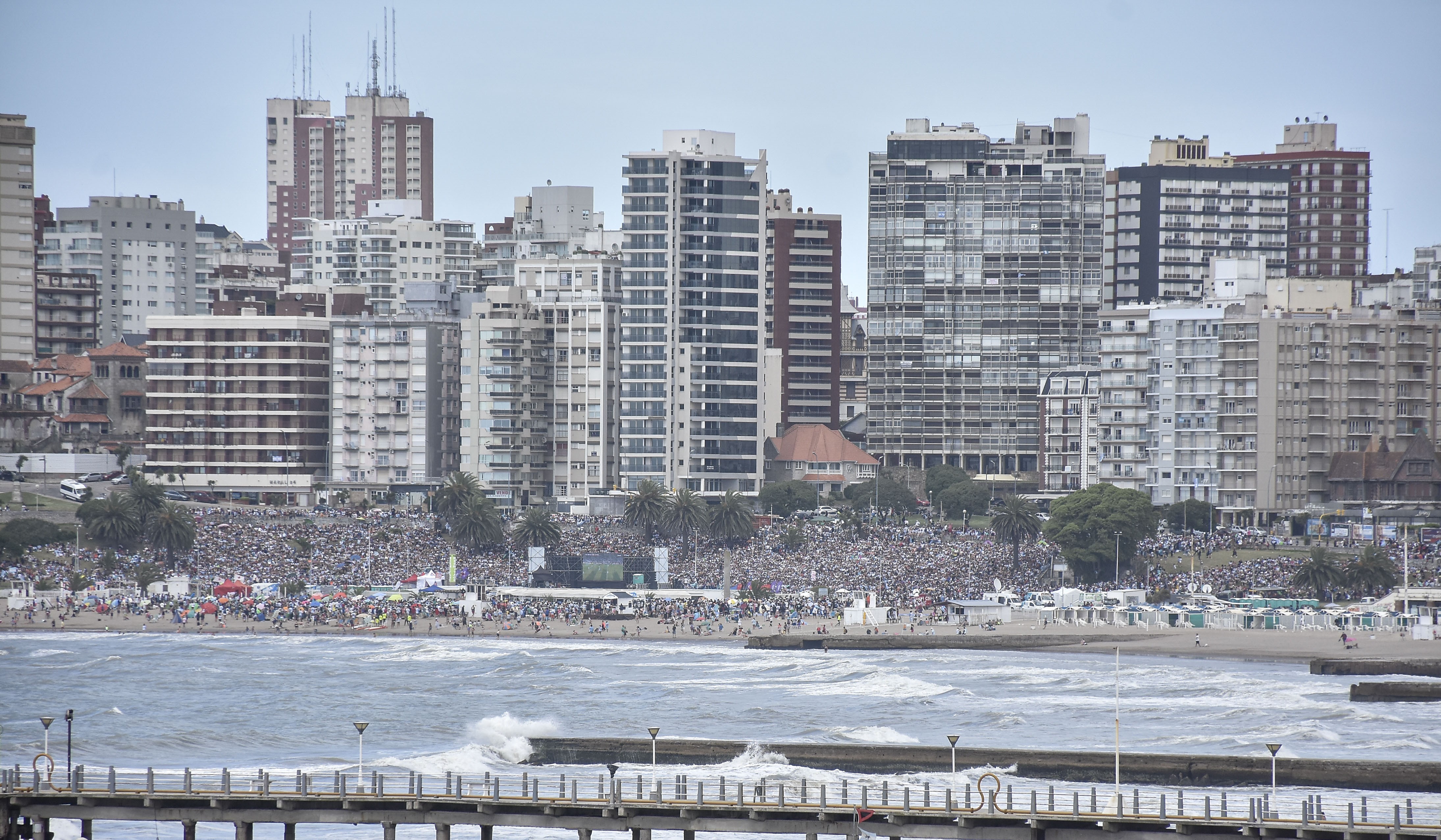 Mar del Plata cierra la primera quincena con 80% de ocupación hotelera 1 mar-del-plata-llena-arena-fest_copy.jpg
