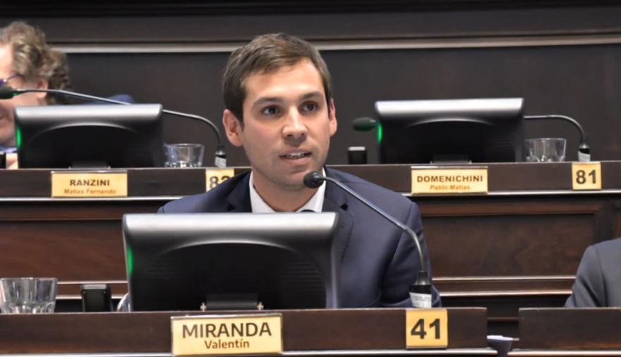 Presentan un proyecto para prohibir la circulación de motos con tubos de escape que provoquen explosiones 1 mir.jpg