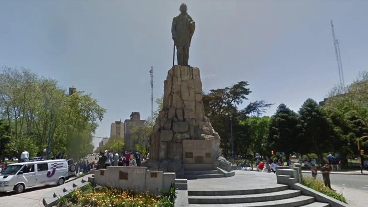 Movimiento de Mujeres y Diversidad convoca un paro y movilización este miércoles 1 monumento_a_san_martin.jpg