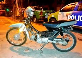 Detienen a un hombre por circular con una moto sin patente 1 moto.jpg