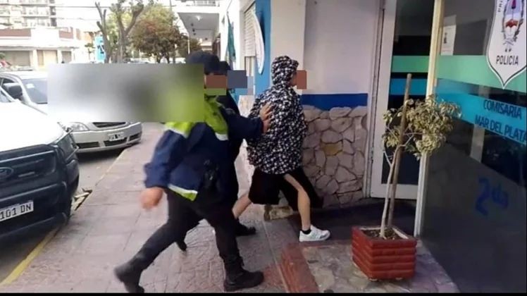 Fue detenida por golpear en el rostro a su expareja 1 mujer.jpg