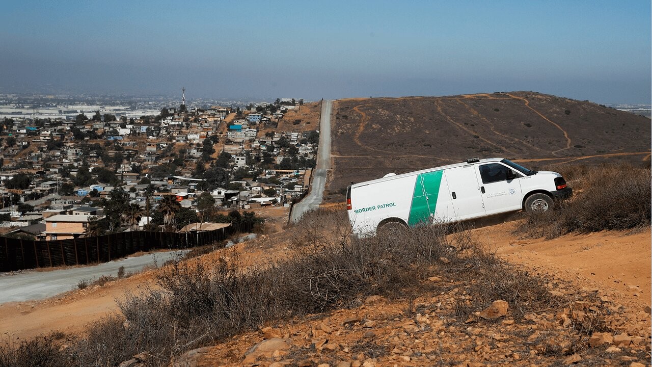 muro-entre-mexico-y-eu-amenaza-biodiversidad.jpg