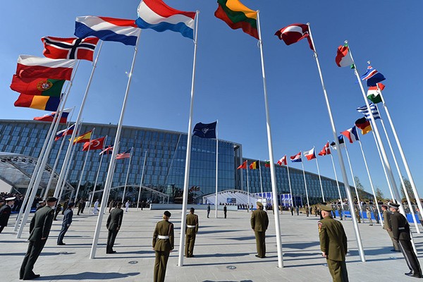 Efemérides: ¿Qué pasó el 04 de abril? 2 new-nato-hq.jpg