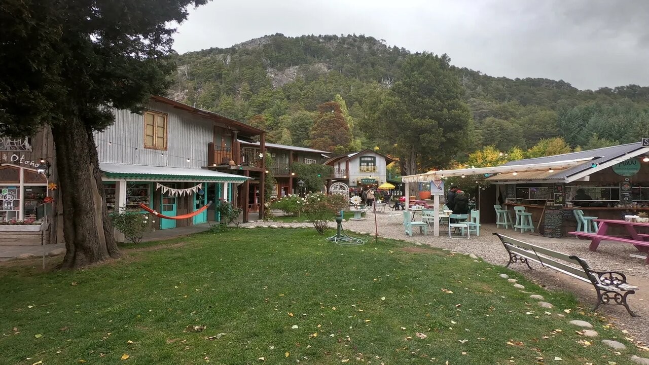 Vacaciones en Bariloche: los planes que no pueden faltar 1 pasar-un-dia-recorriendo-y-disfrutando-colonia-suiza-es-uno-los-planes-que-no-pueden-faltar-bariloche-el-verano-2023.jpg