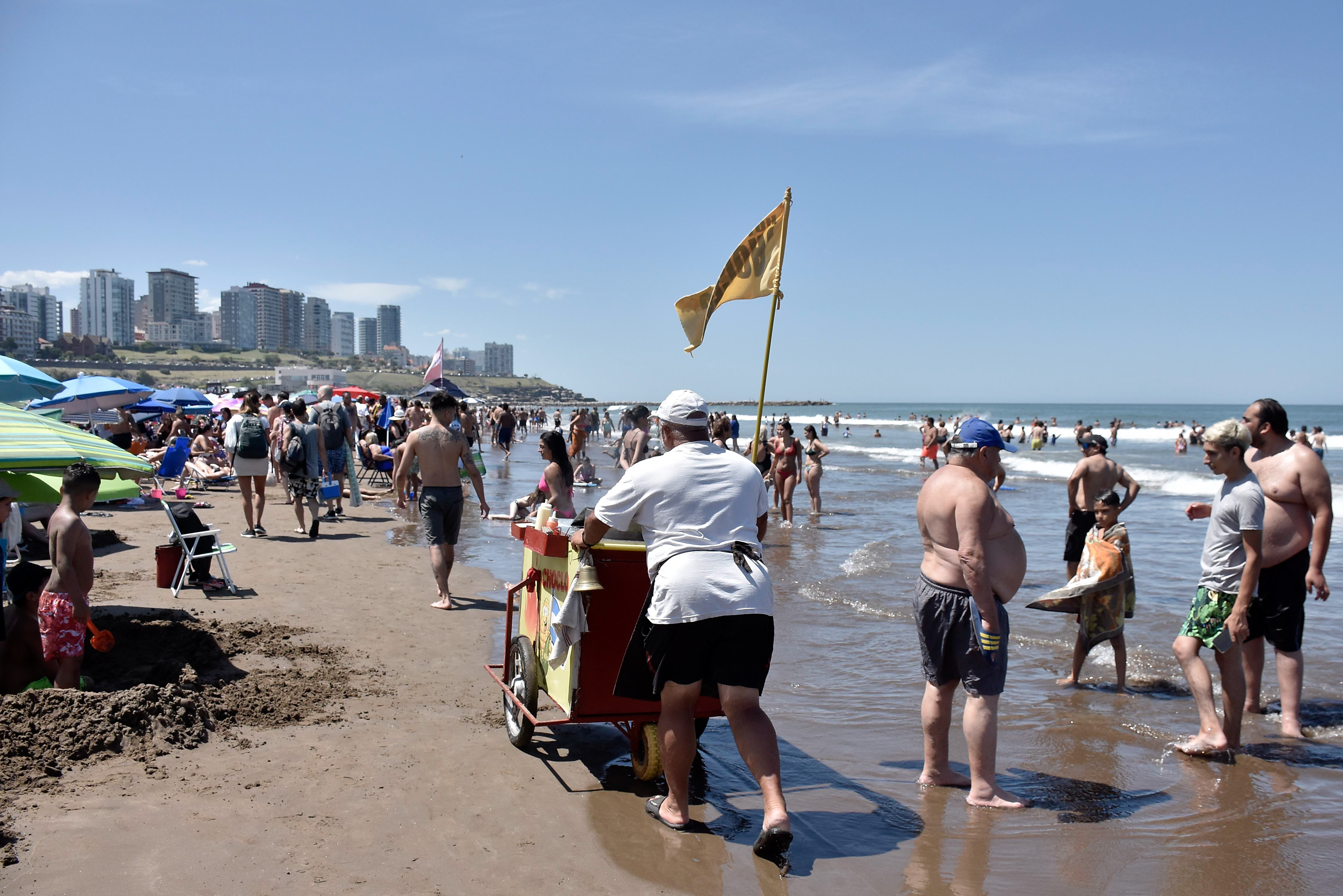 Mar del Plata: como estará el clima este sábado 21 de enero 1 playa-verano-carrito.jpg