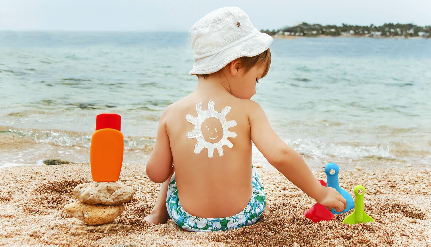 Verano 2023: tres cuidados que se deben extremar cuando se vacaciona con niños 3 protector_solar.jpg