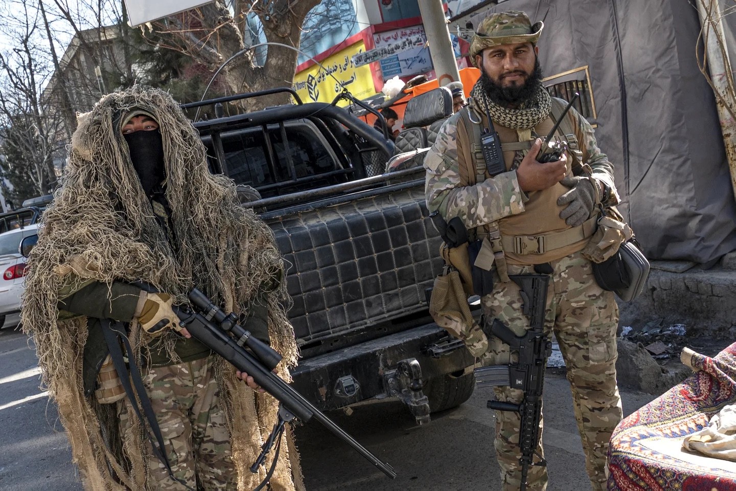 Afganistán: Talibanes reprimen protestas contra la prohibición a la educación de las mujeres 1 represion_talibanes.jpg
