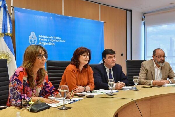 Organizaciones de trabajadores se concentraron en Vértiz y Edison de cara al debate por el nuevo salario mínimo 1 reunion_salario_minimo.jpg