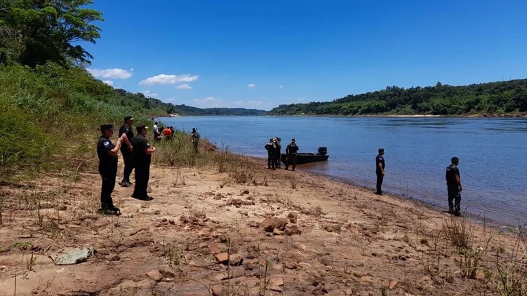 Una mujer ahogo a sus hijos e intentó suicidarse en el Río Paraná 1 rio.jpg