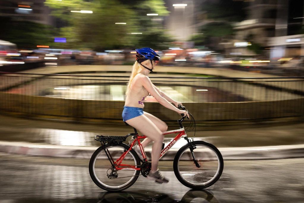 Brasil: ciclistas pedalearon al desnudo para protestar por su vulnerabilidad frente a accidentes de tránsito 1 sao_paulo_ciclista.jpg