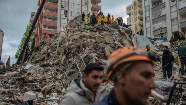 Ya hay más de 17.500 muertos por el terremoto en Turquía y Siria 2 terremotos en turquia