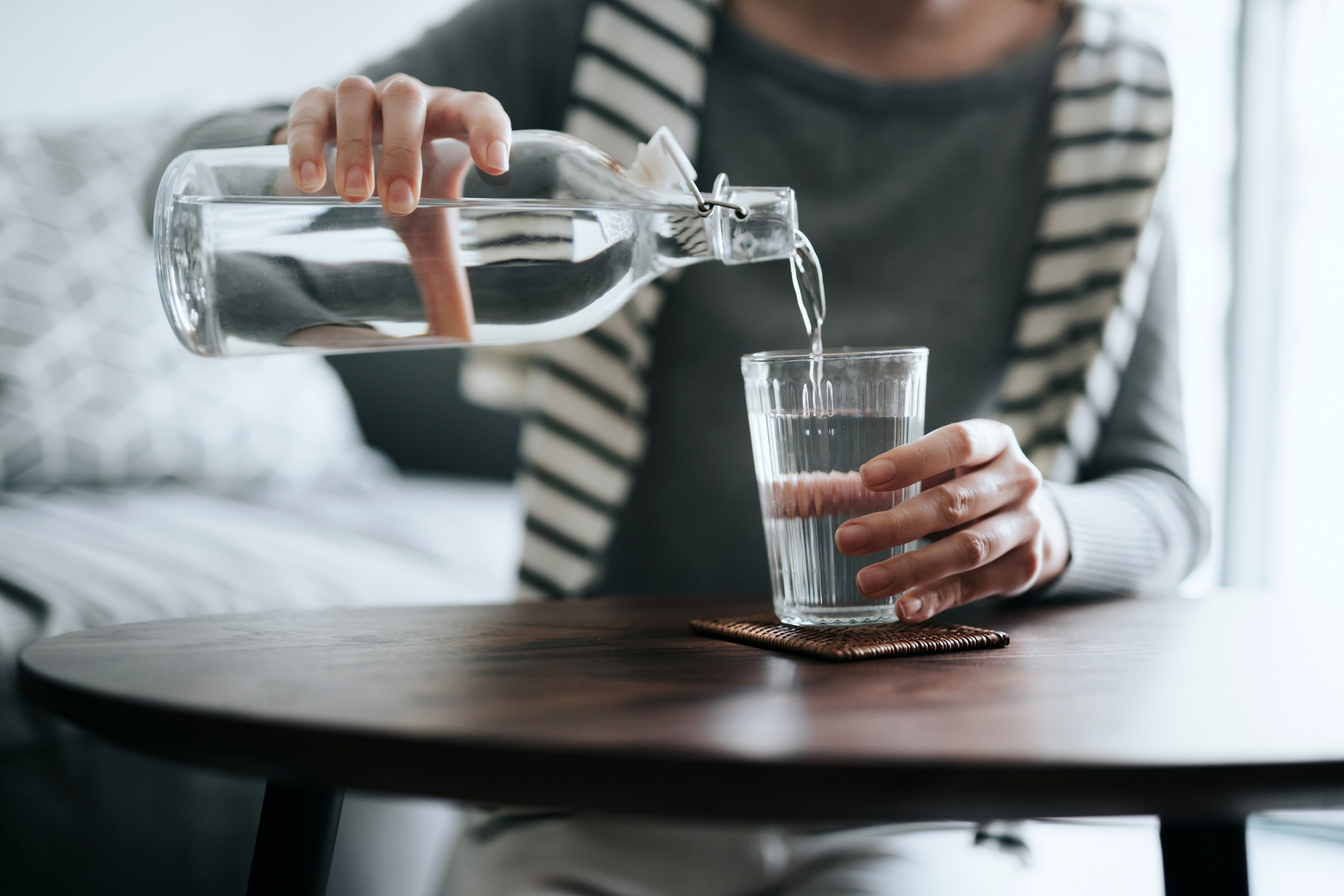 ¿Cómo mantenerse hidratado? : las mejores recomendaciones de la nutricionista Estefanía Ferrarello 1 tomar-agua-pura.jpg