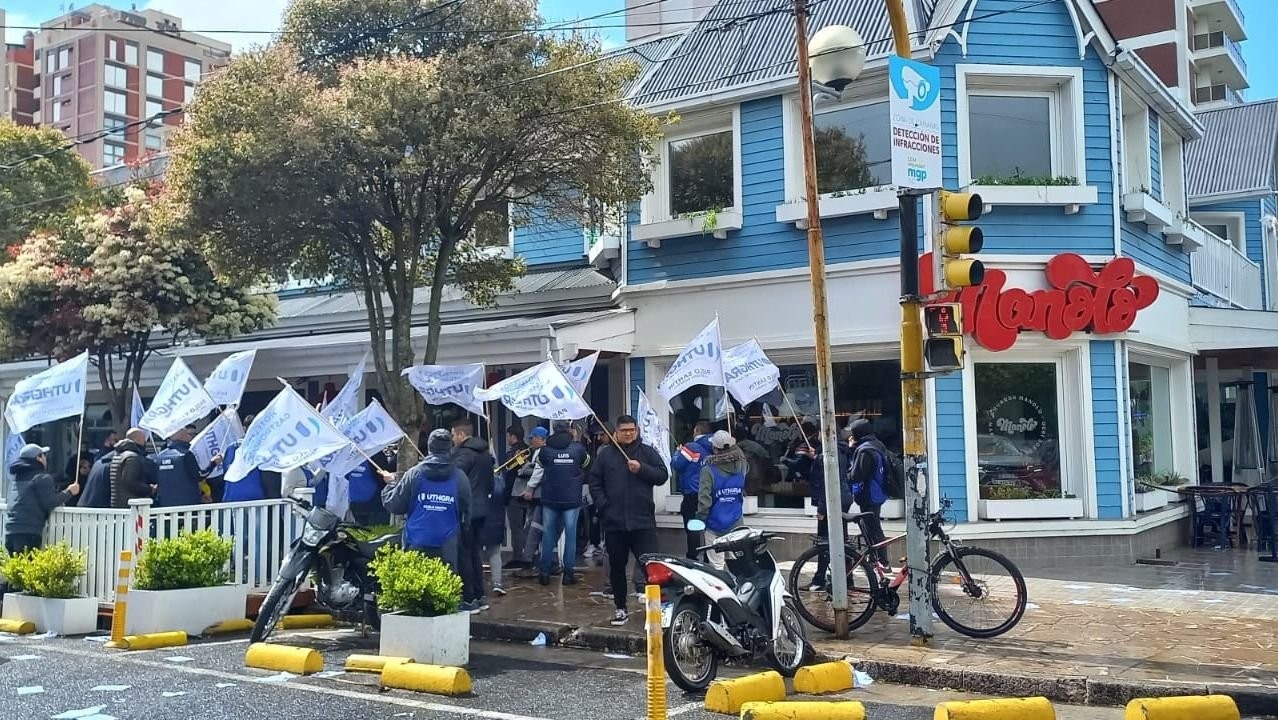 Fuerte cruce entre el gremio de Pasteleros y el de Gastronómicos 1 uthgra_copy.jpg