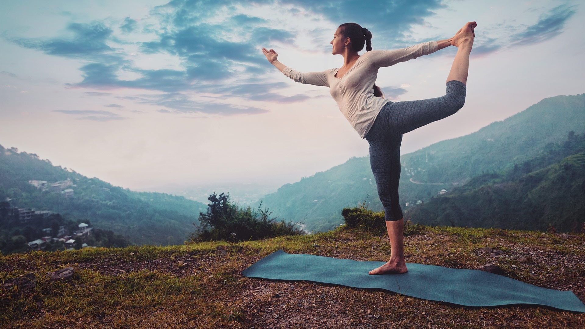 Cuatro ejercicios recomendados para reducir la ansiedad y el estrés 4 yoga.jpg